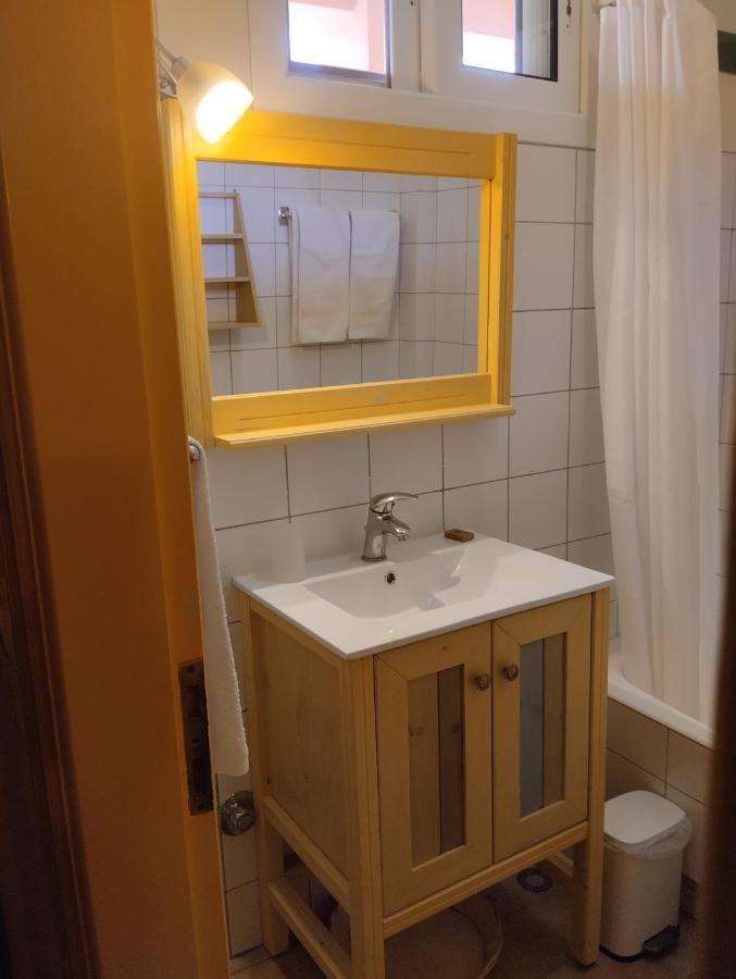 Eleonas Hotel Rovies Eksteriør billede
